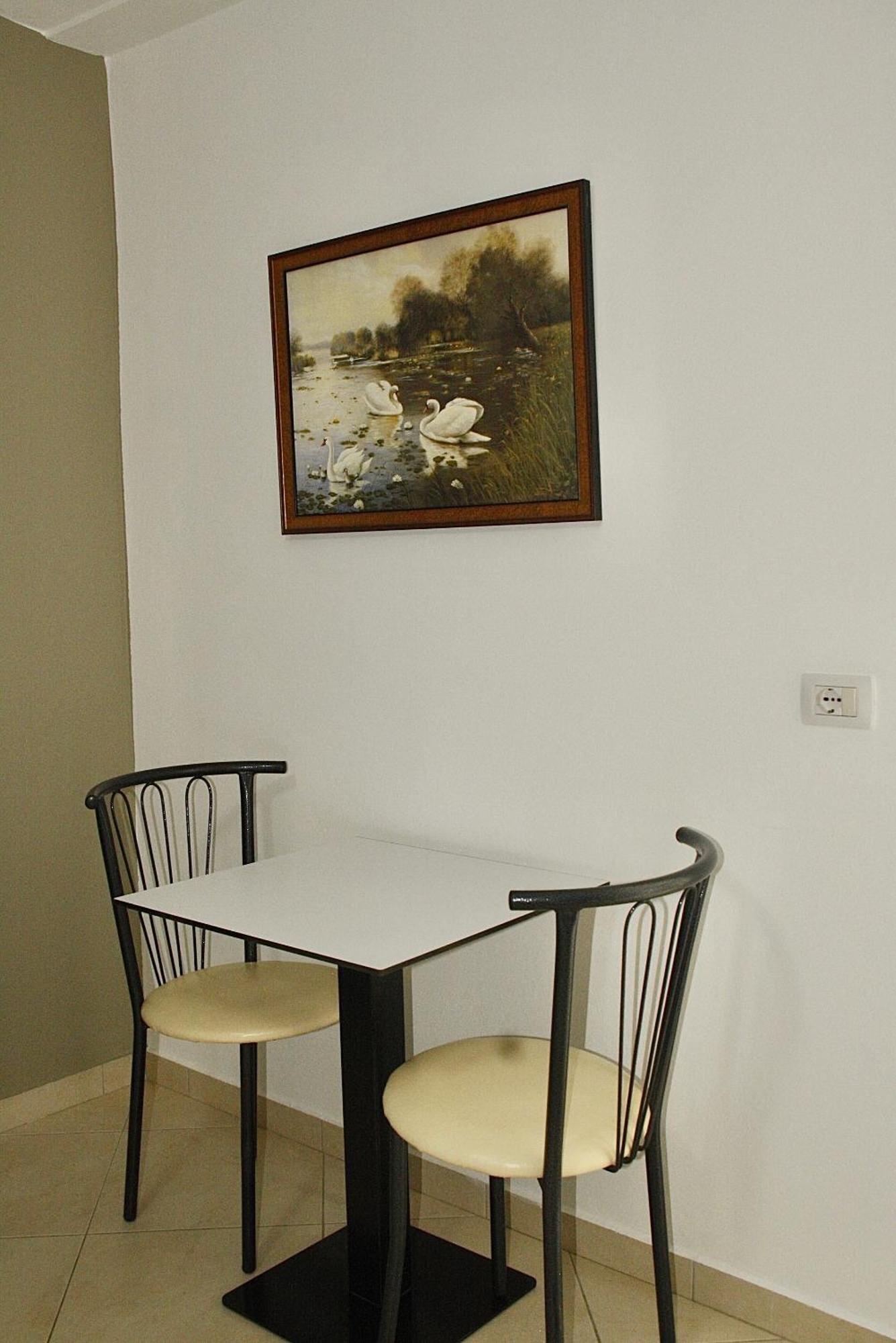 Kreshta Hotel *